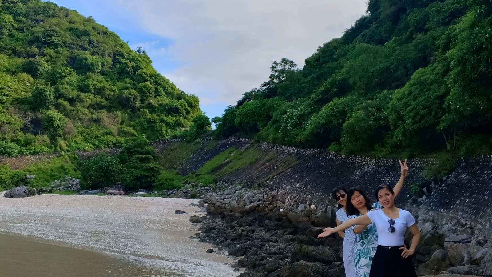Chut Chit Beach, Cat Ba Island, Hai Phong